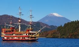 Jezero Aši noko a majestátní Fudži