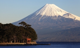 Jezero Aši noko a majestátní Fudži